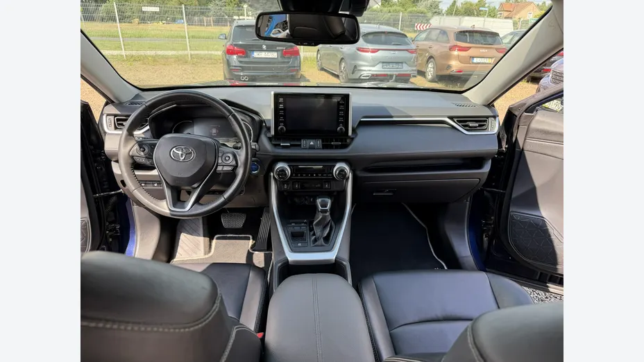 TOYOTA RAV4 -