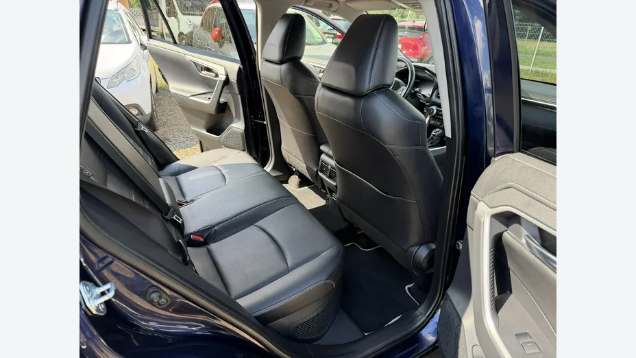 TOYOTA RAV4 -