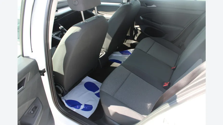 VOLKSWAGEN Golf -