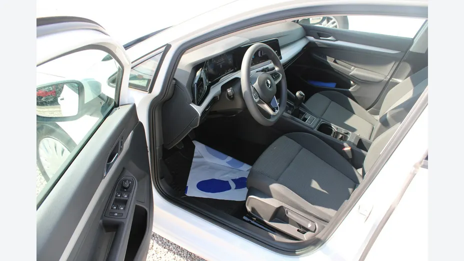 VOLKSWAGEN Golf -