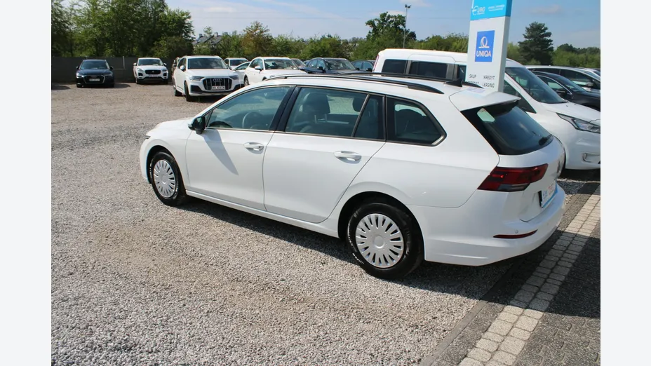 VOLKSWAGEN Golf -