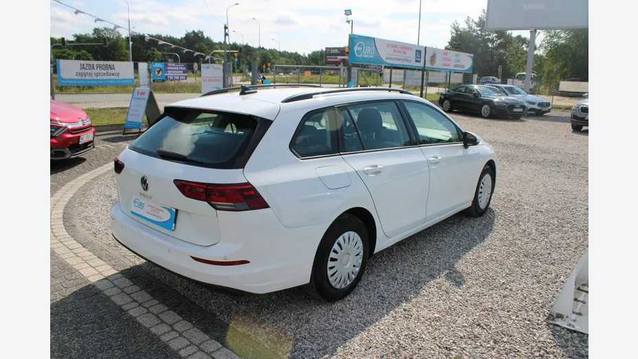 VOLKSWAGEN Golf -