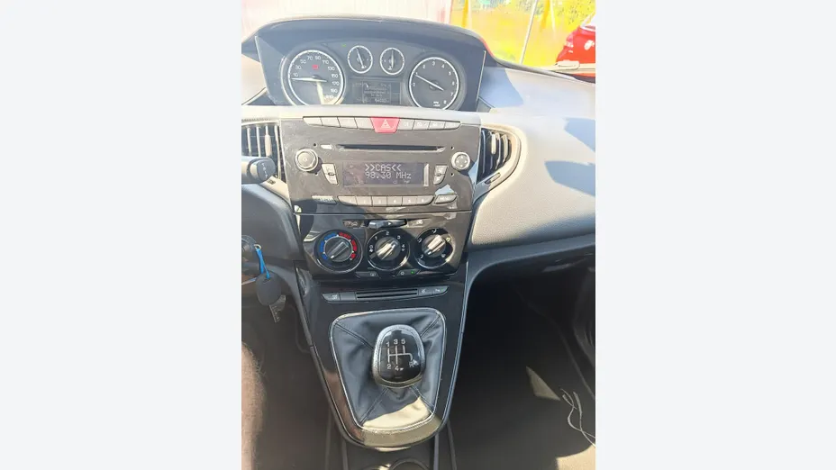 LANCIA Ypsilon -