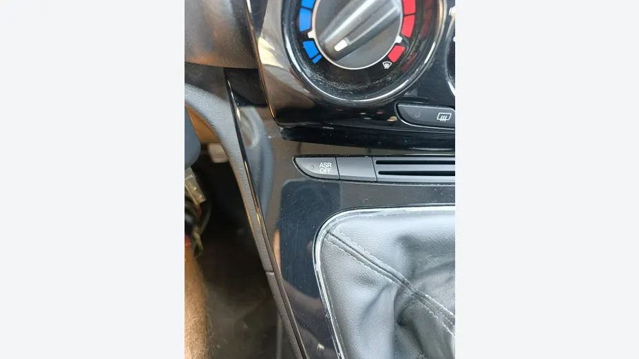 LANCIA Ypsilon -