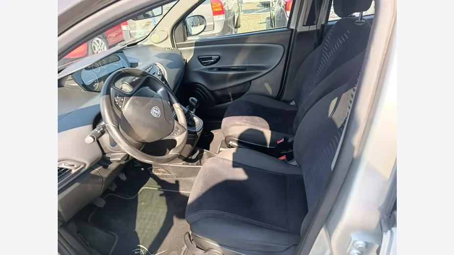 LANCIA Ypsilon -