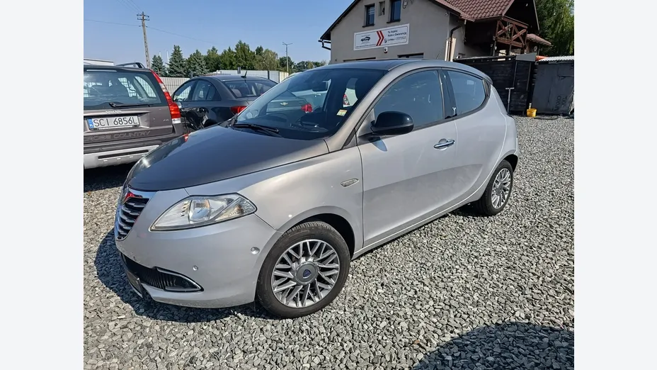 LANCIA Ypsilon -