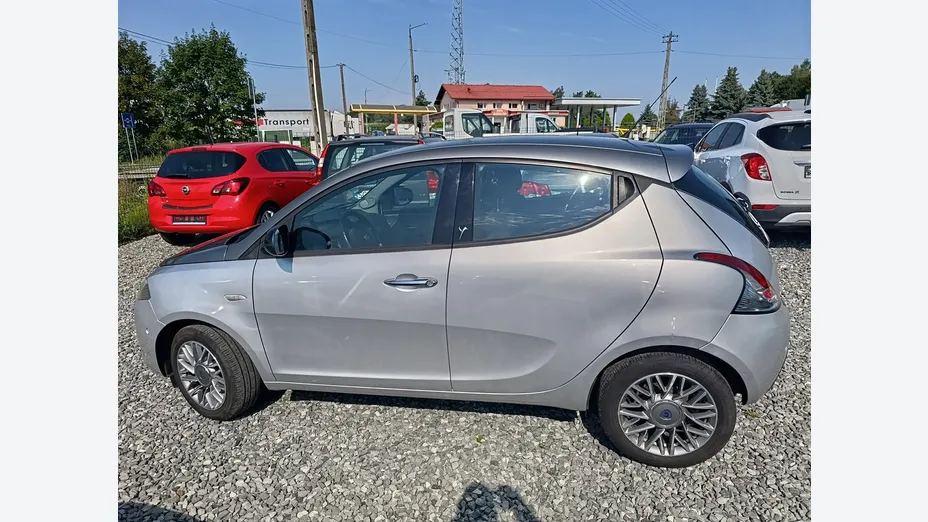 LANCIA Ypsilon -