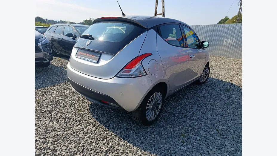 LANCIA Ypsilon -