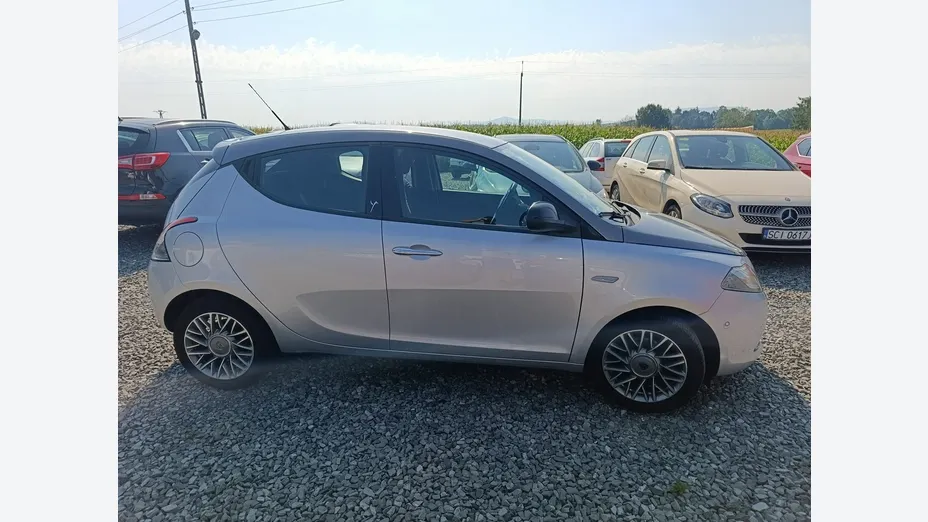 LANCIA Ypsilon -