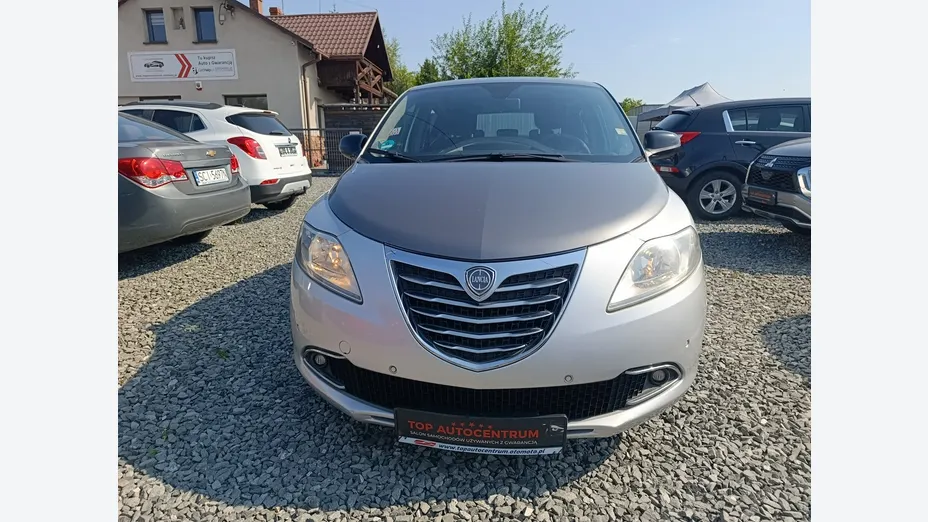 LANCIA Ypsilon -