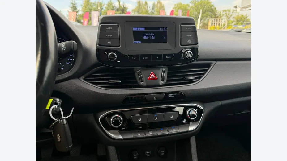 HYUNDAI i30 -