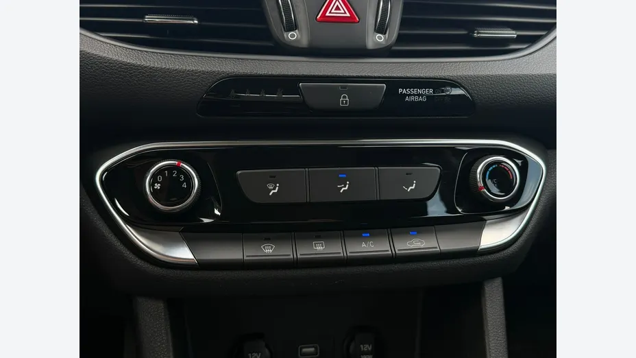 HYUNDAI i30 -