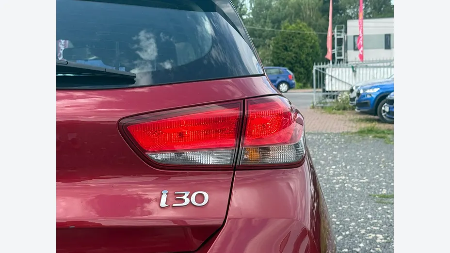 HYUNDAI i30 -