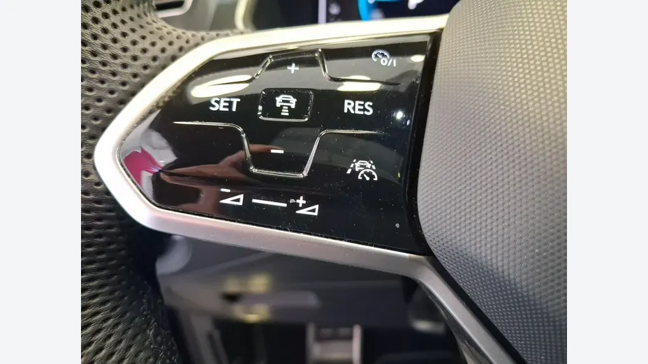 VOLKSWAGEN Tiguan -