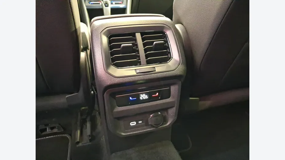 VOLKSWAGEN Tiguan -