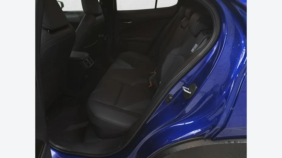 LEXUS UX -