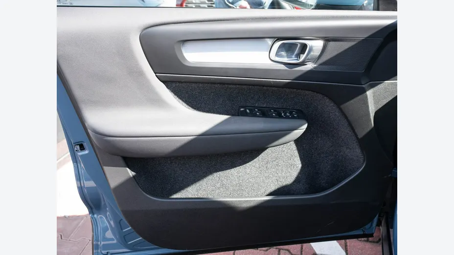 VOLVO XC40 -