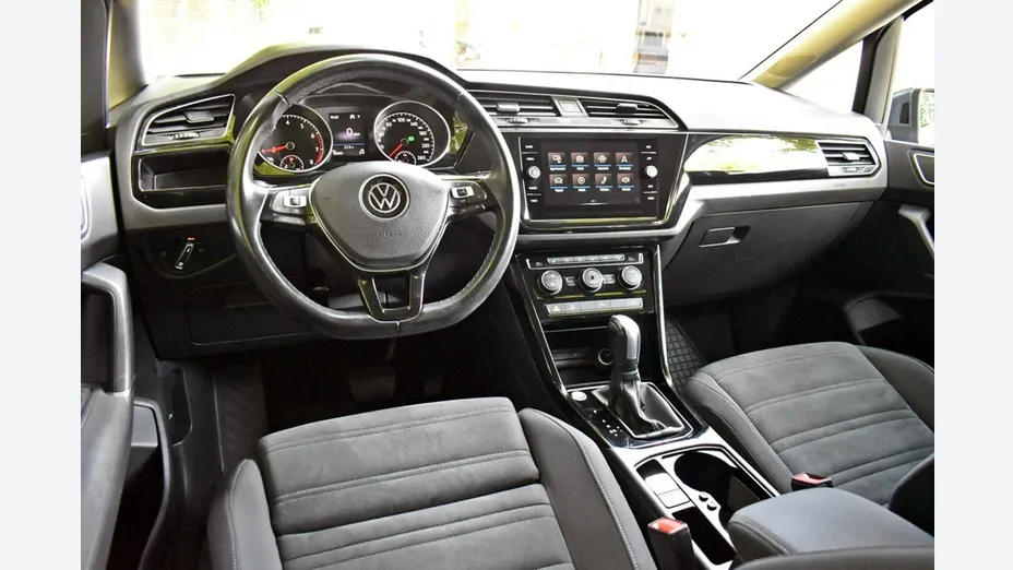 VOLKSWAGEN Touran -