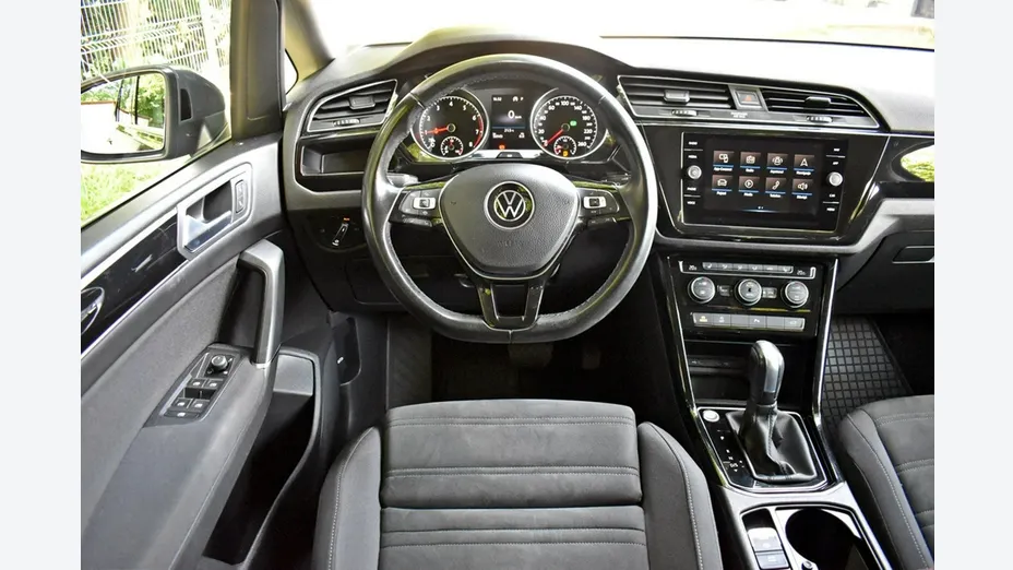 VOLKSWAGEN Touran -