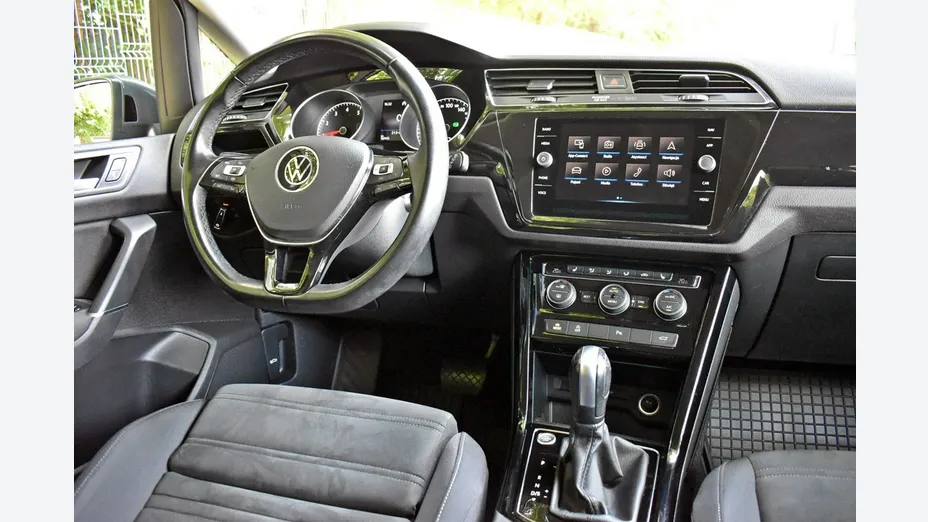 VOLKSWAGEN Touran -