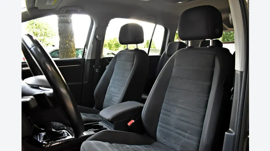 VOLKSWAGEN Touran -