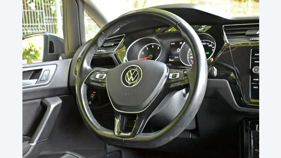 VOLKSWAGEN Touran -