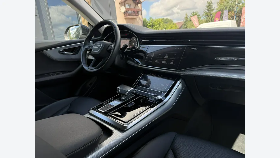 AUDI Q8 -