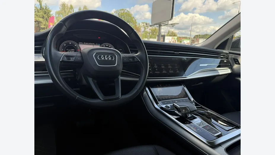 AUDI Q8 -