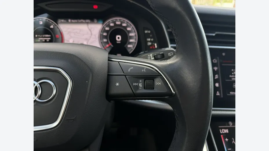 AUDI Q8 -