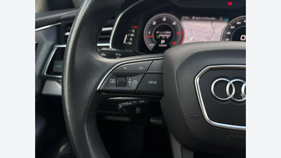 AUDI Q8 -