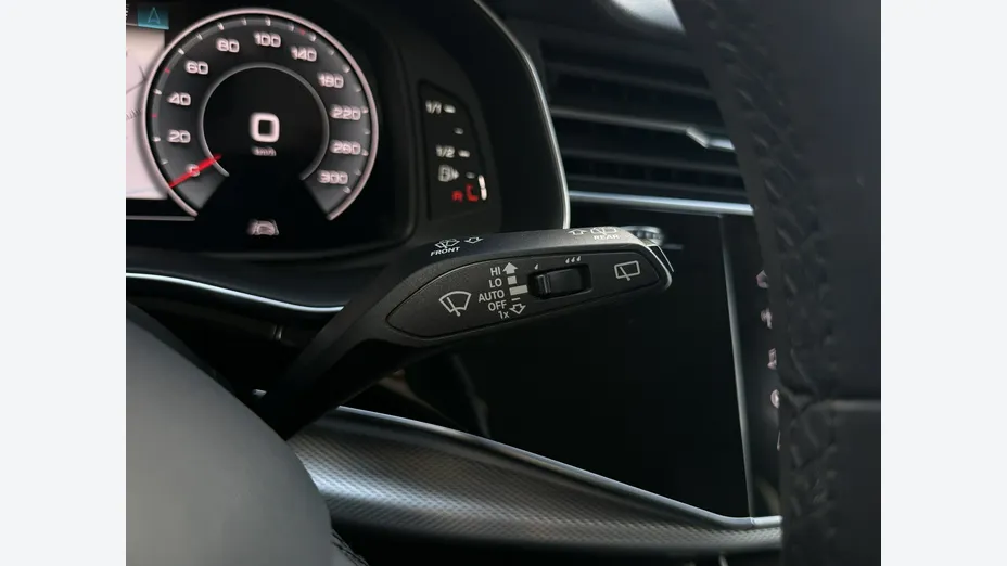 AUDI Q8 -