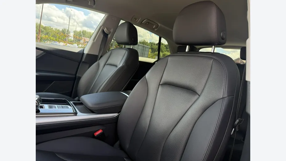 AUDI Q8 -
