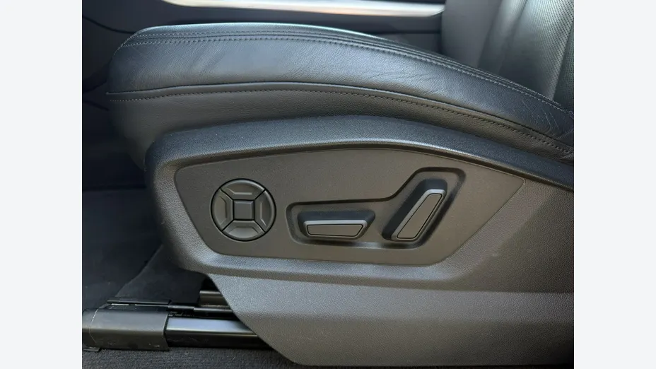 AUDI Q8 -