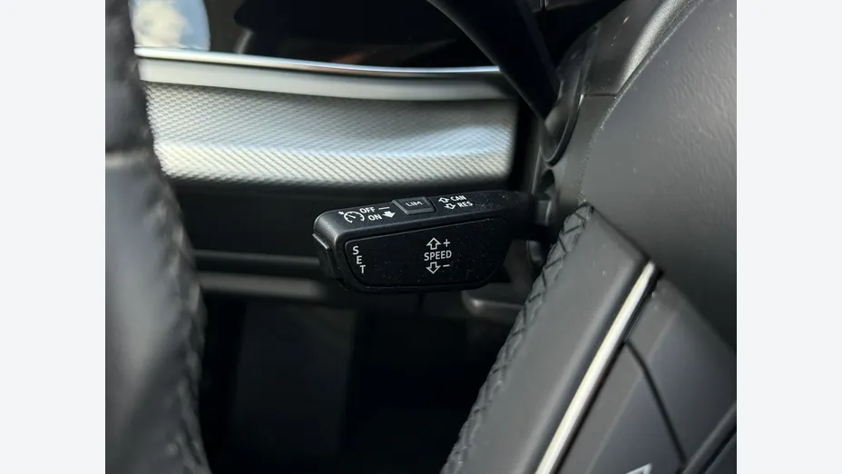 AUDI Q8 -