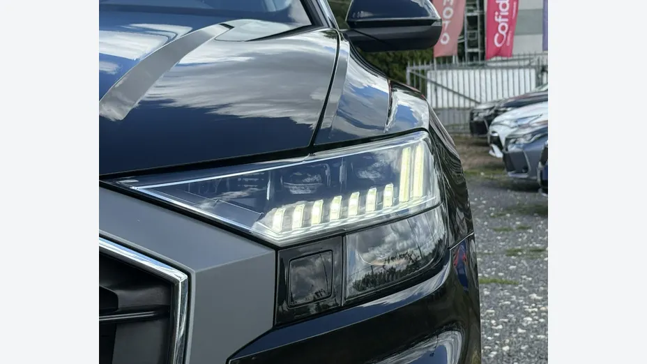 AUDI Q8 -