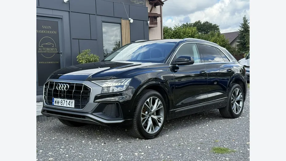 AUDI Q8 -