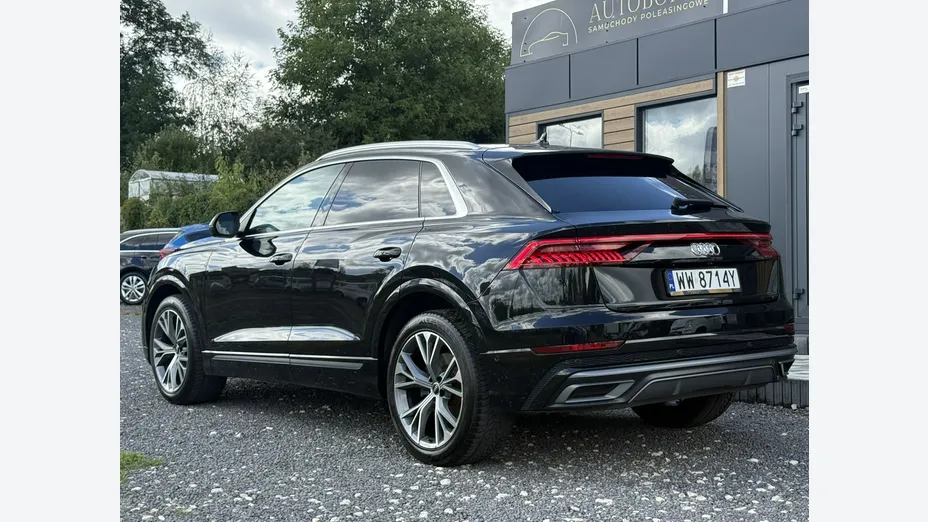 AUDI Q8 -