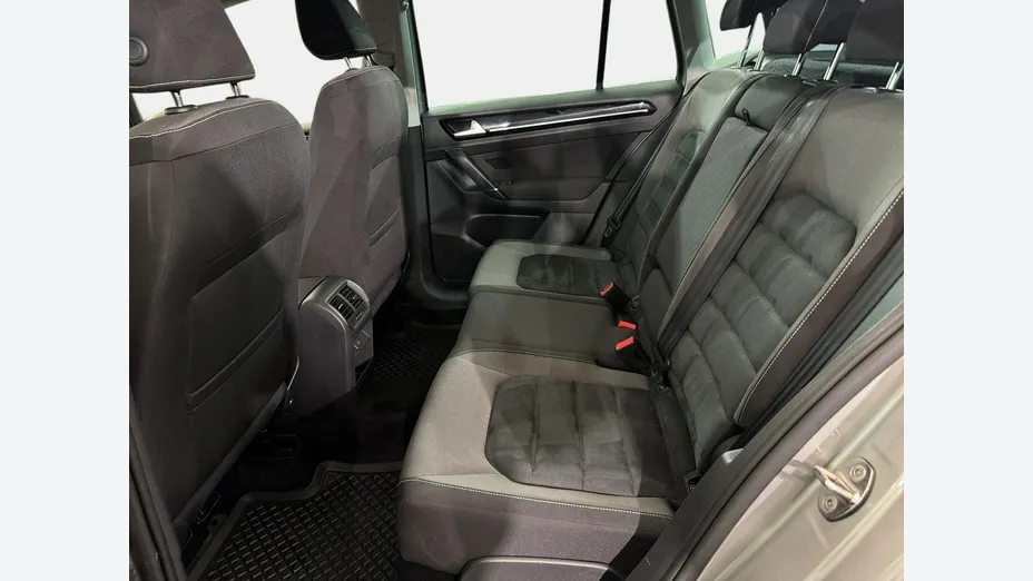 VOLKSWAGEN Golf Sportsvan -