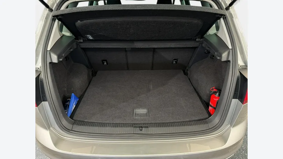 VOLKSWAGEN Golf Sportsvan -