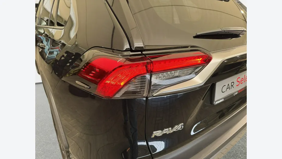 TOYOTA RAV4 -