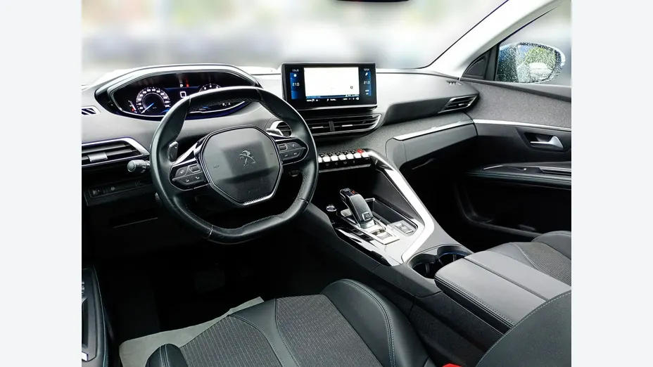 PEUGEOT 5008 -