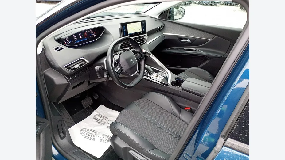 PEUGEOT 5008 -
