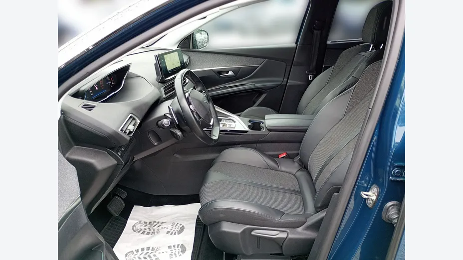 PEUGEOT 5008 -