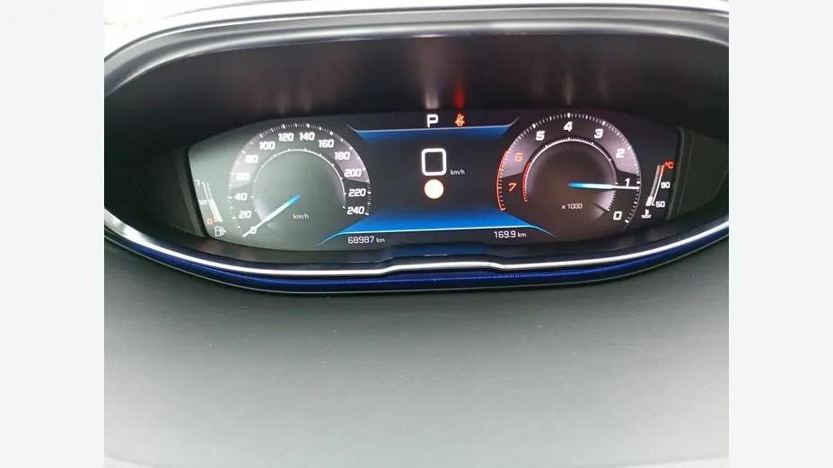 PEUGEOT 5008 -