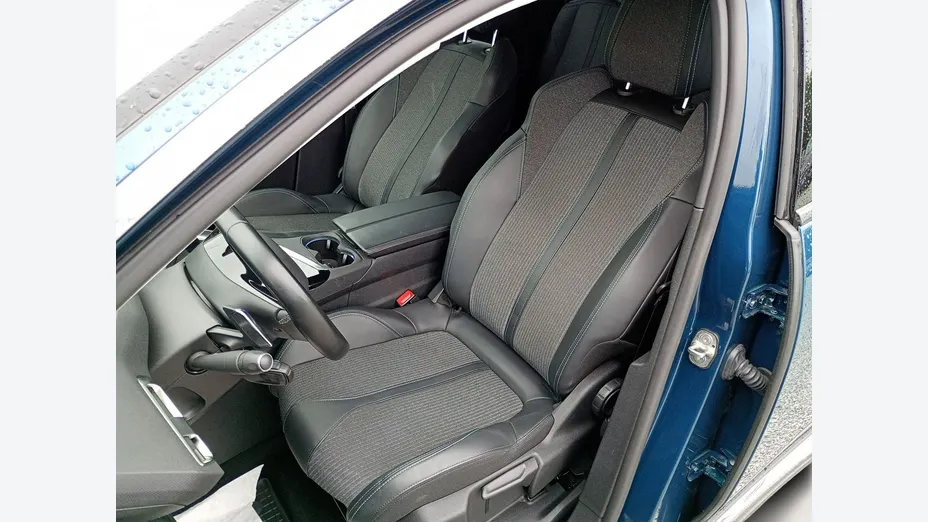 PEUGEOT 5008 -
