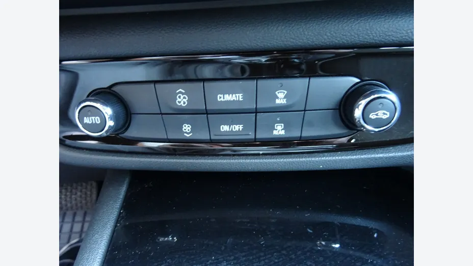 OPEL Insignia -