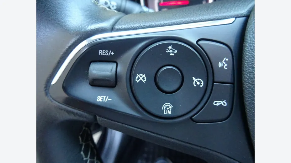 OPEL Insignia -