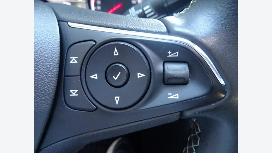 OPEL Insignia -