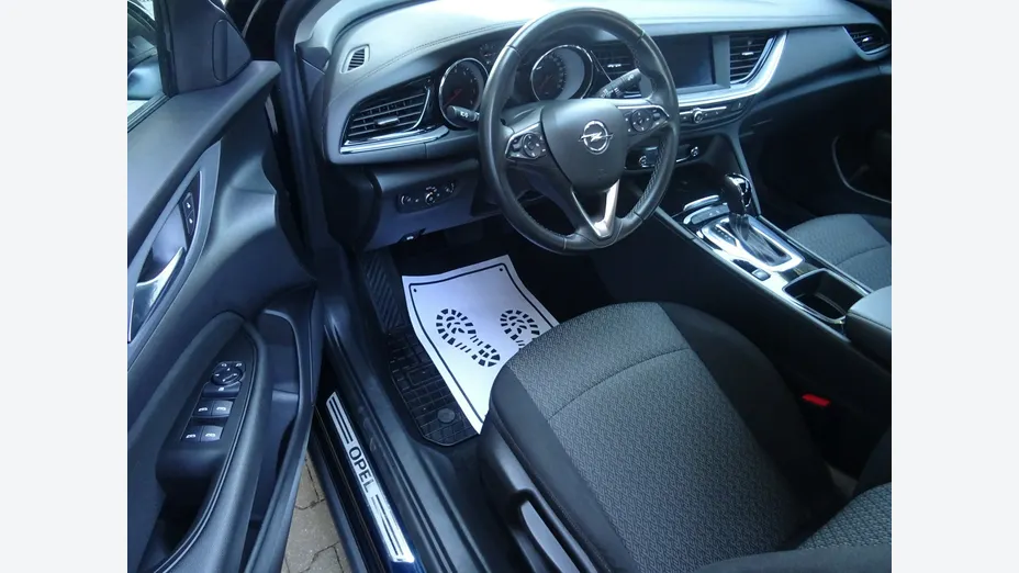 OPEL Insignia -