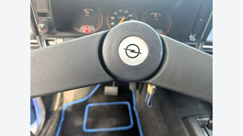 OPEL Manta -